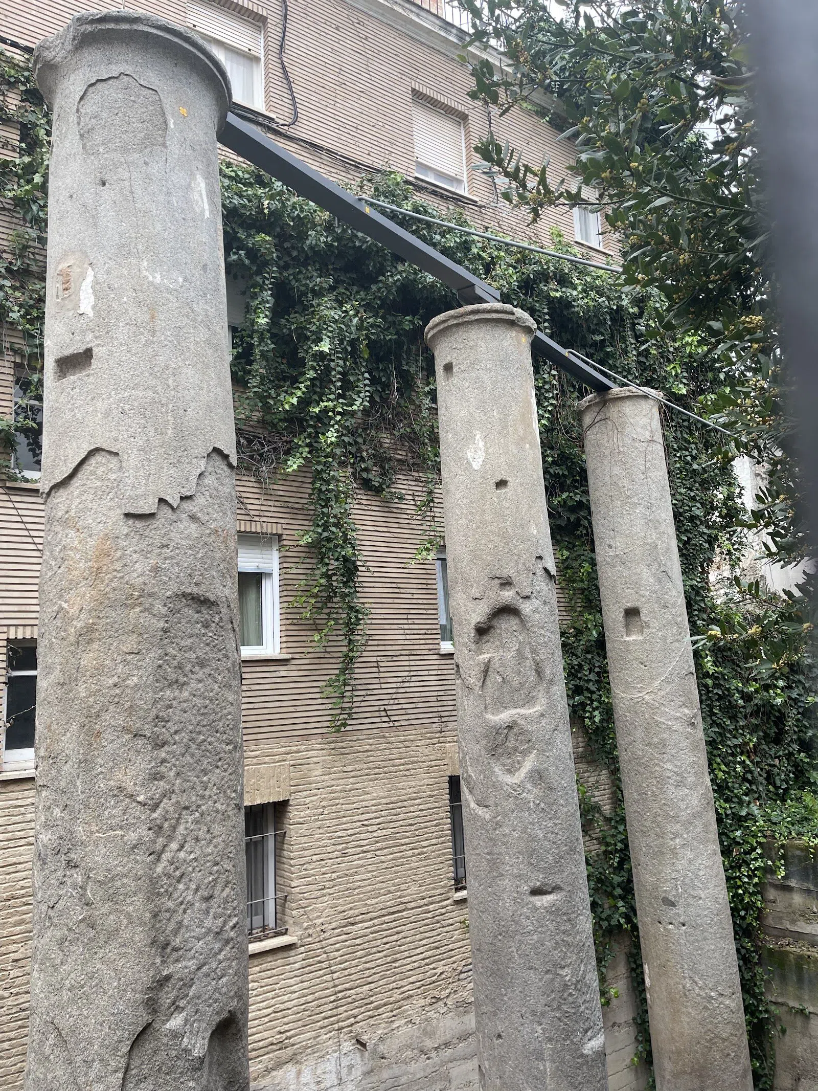Columnas Romanas de la Calle Mármoles, Seville